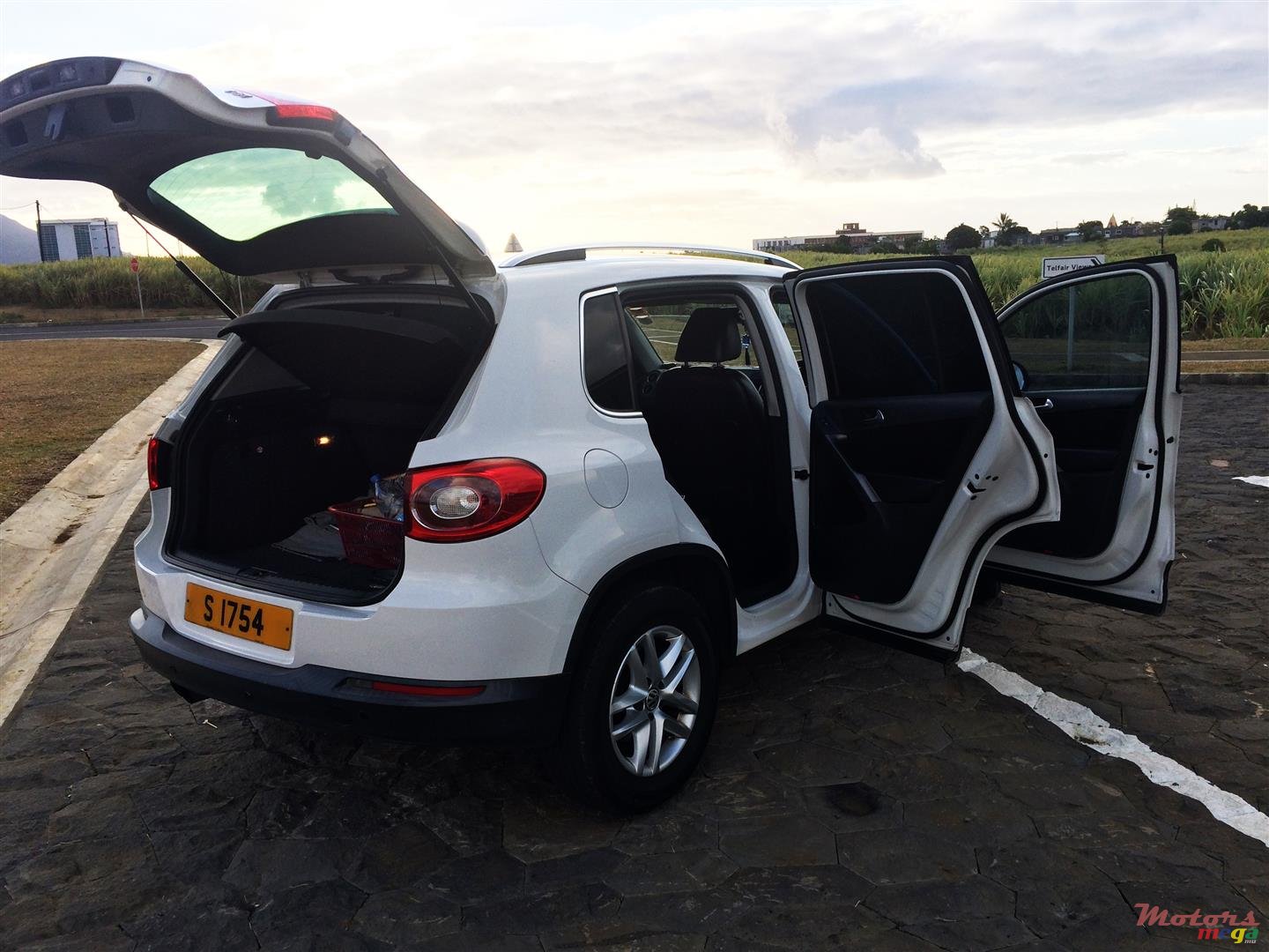 2008' Volkswagen Tiguan 1.4 TSI photo #7