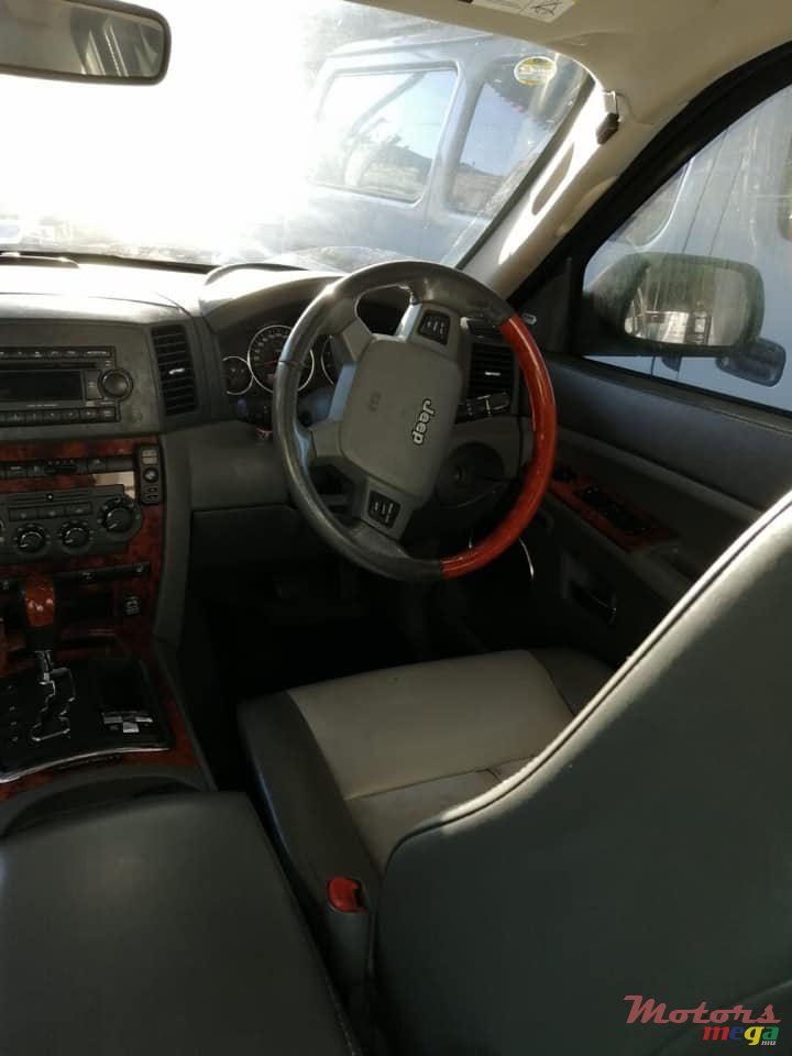 2008' Jeep Grand Cherokee photo #2