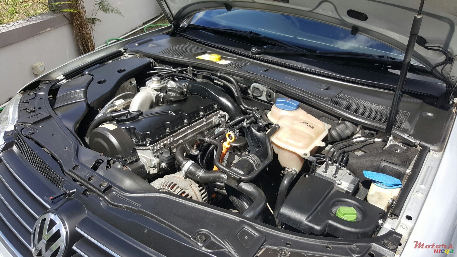 2002' Volkswagen Passat photo #3