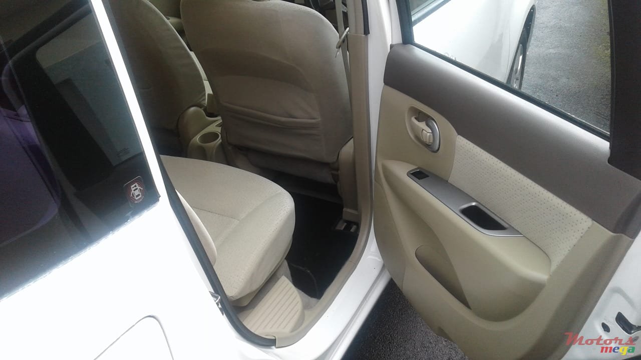 2013' Nissan Grand Livina photo #7