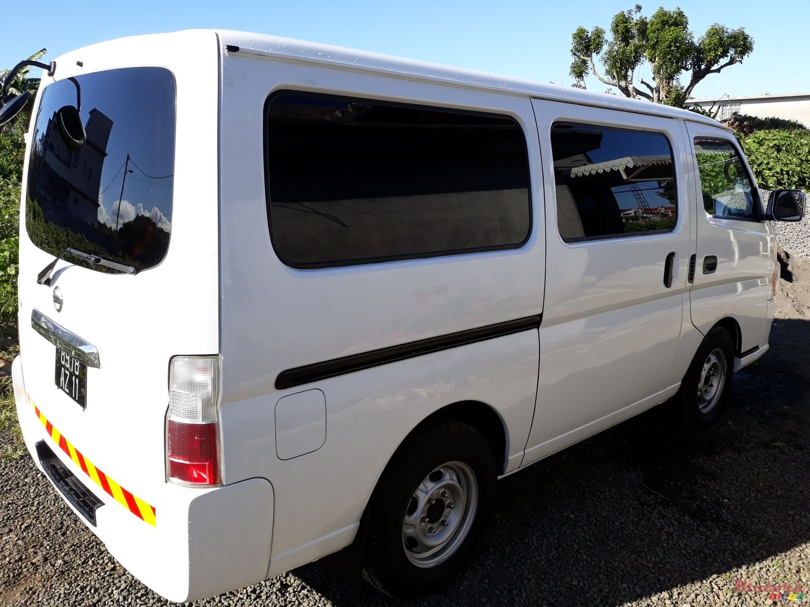 2011' Nissan photo #2