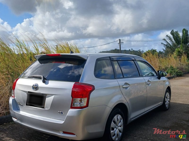 2014' Toyota Fielder photo #2