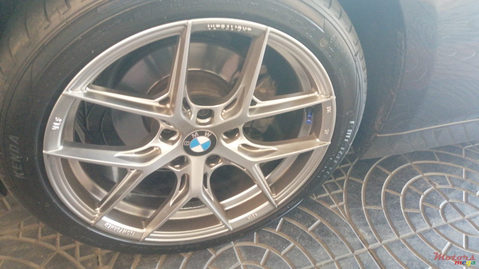 2015' BMW 318 photo #4