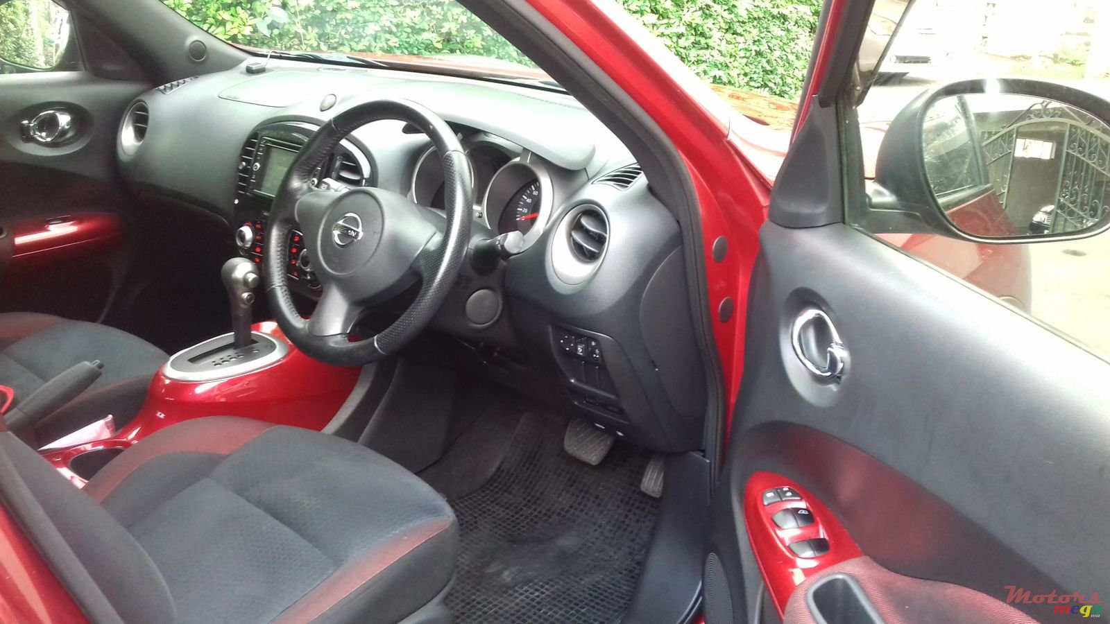 2012' Nissan Juke photo #2