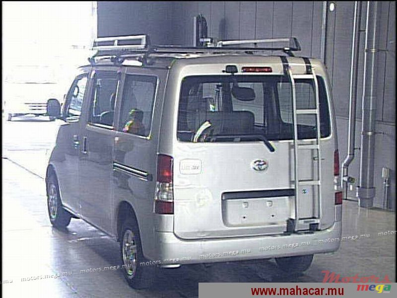 2010' Toyota liteace photo #2
