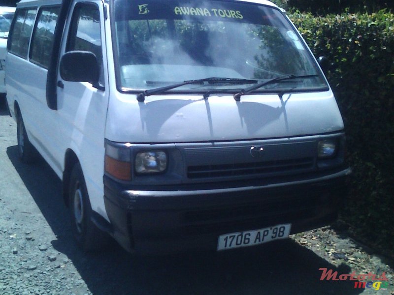 1998' Toyota HiAce photo #1