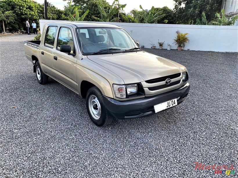 2004' Toyota Hilux Manual 2X4 JAPAN photo #1