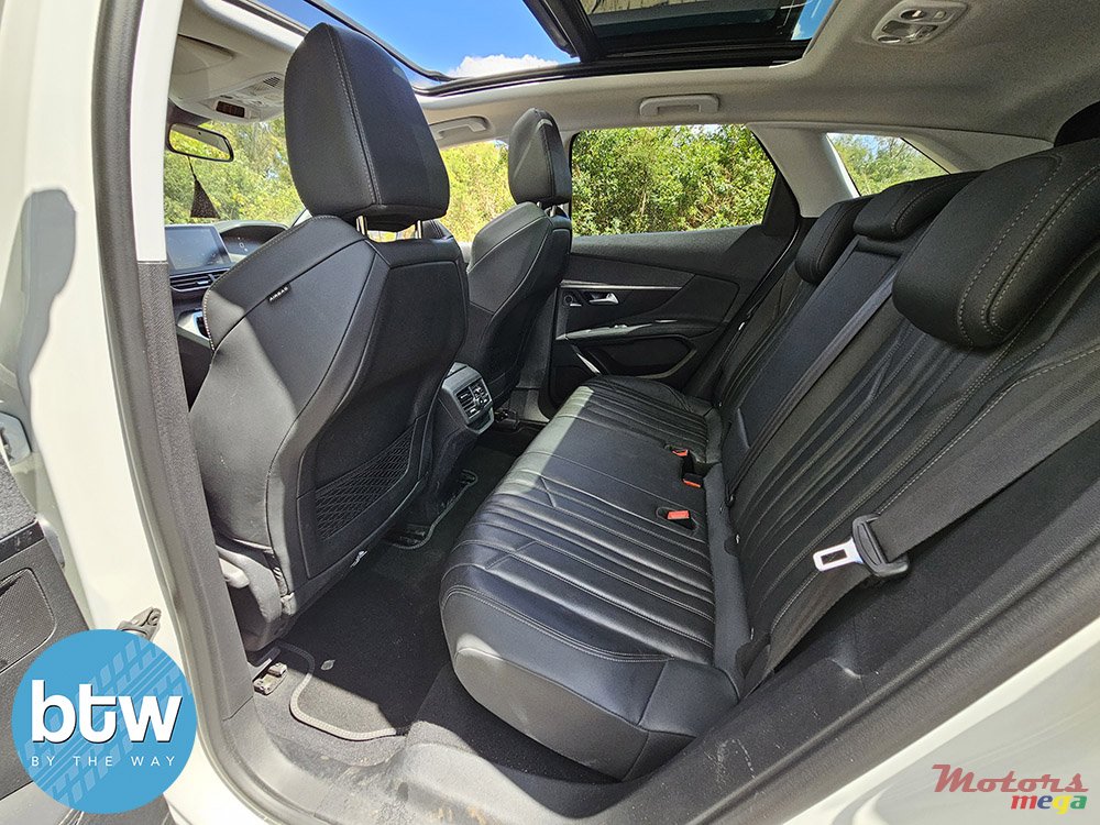 2019' Peugeot 3008 Allure photo #6