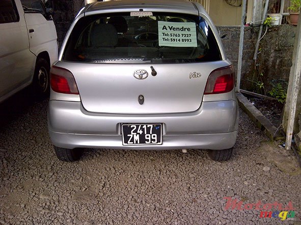 1999' Toyota Vitz photo #2