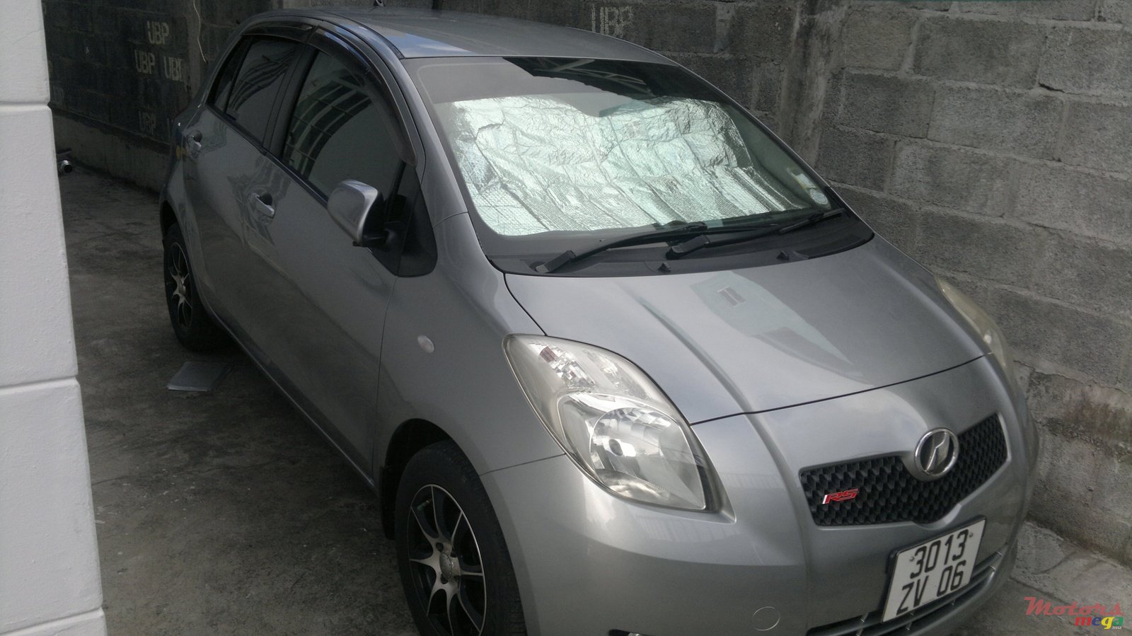 2006' Toyota Vitz photo #1