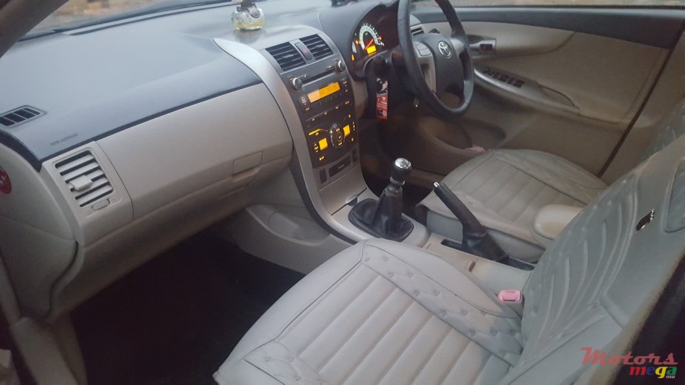 2012' Toyota Corolla Japan photo #6