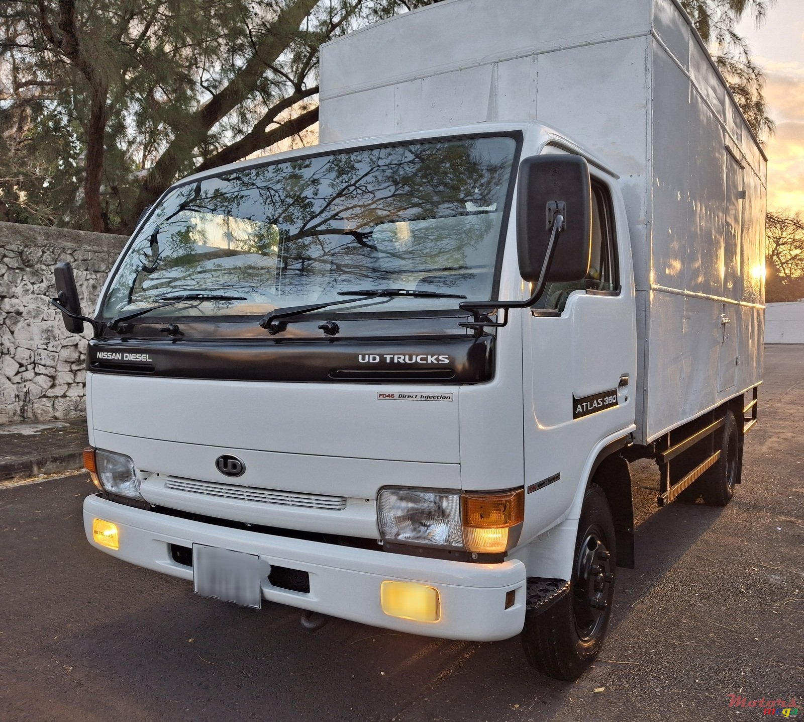 2004' Nissan 70 photo #1