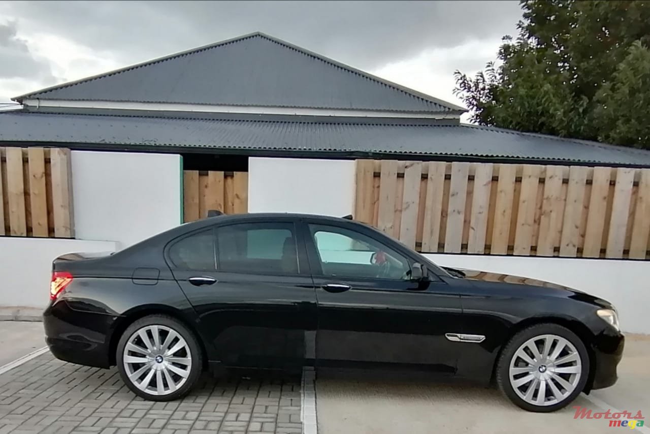 2009' BMW 7 Series 730D photo #3