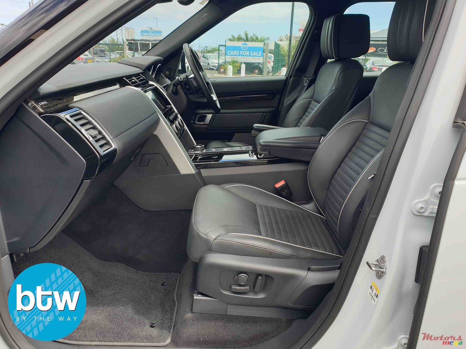 2017' Land Rover Discovery photo #4