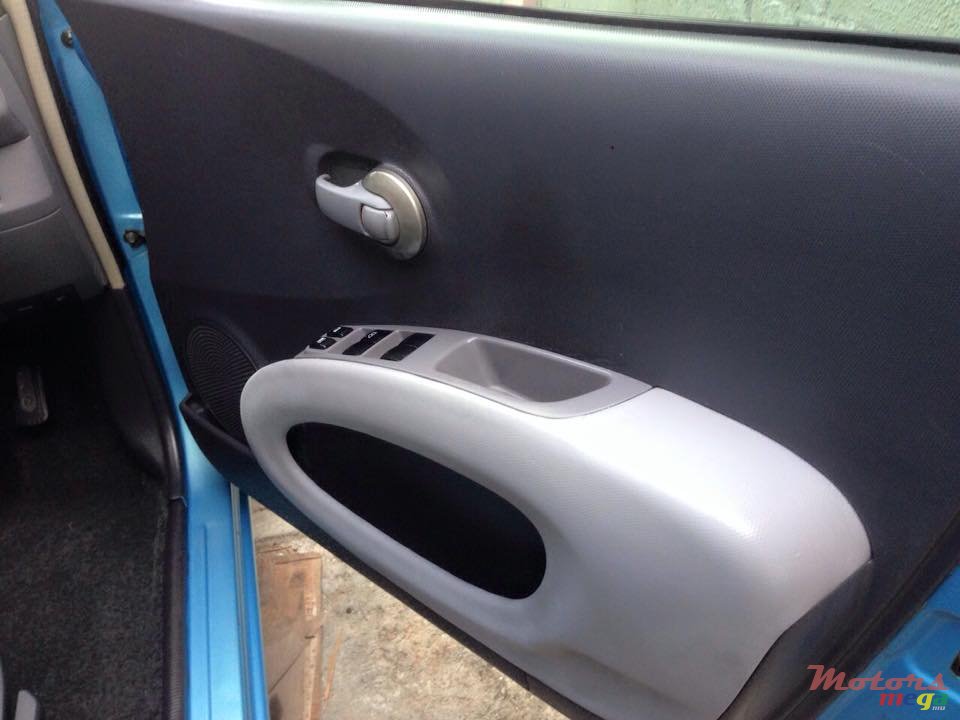 2004' Nissan photo #6