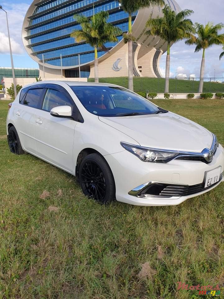 2017' Toyota Auris photo #6