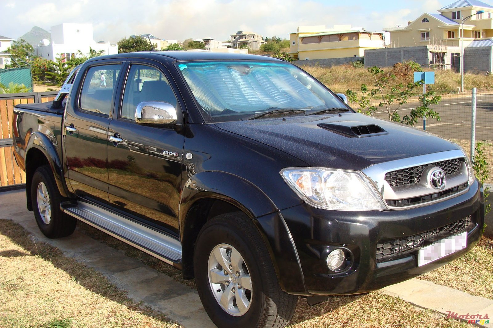 2011' Toyota Hilux 3L D4D photo #1