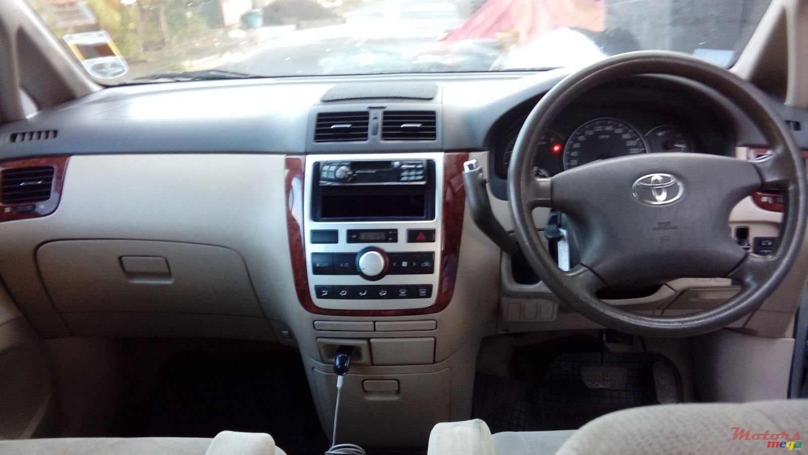 2001' Toyota Picnic photo #2