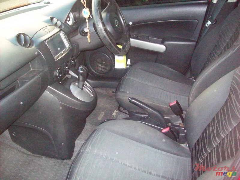 2007' Mazda 2 photo #5