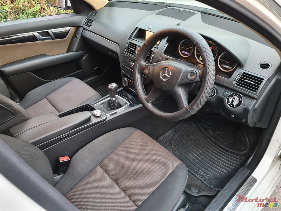 2008' Mercedes-Benz C-Class photo #5