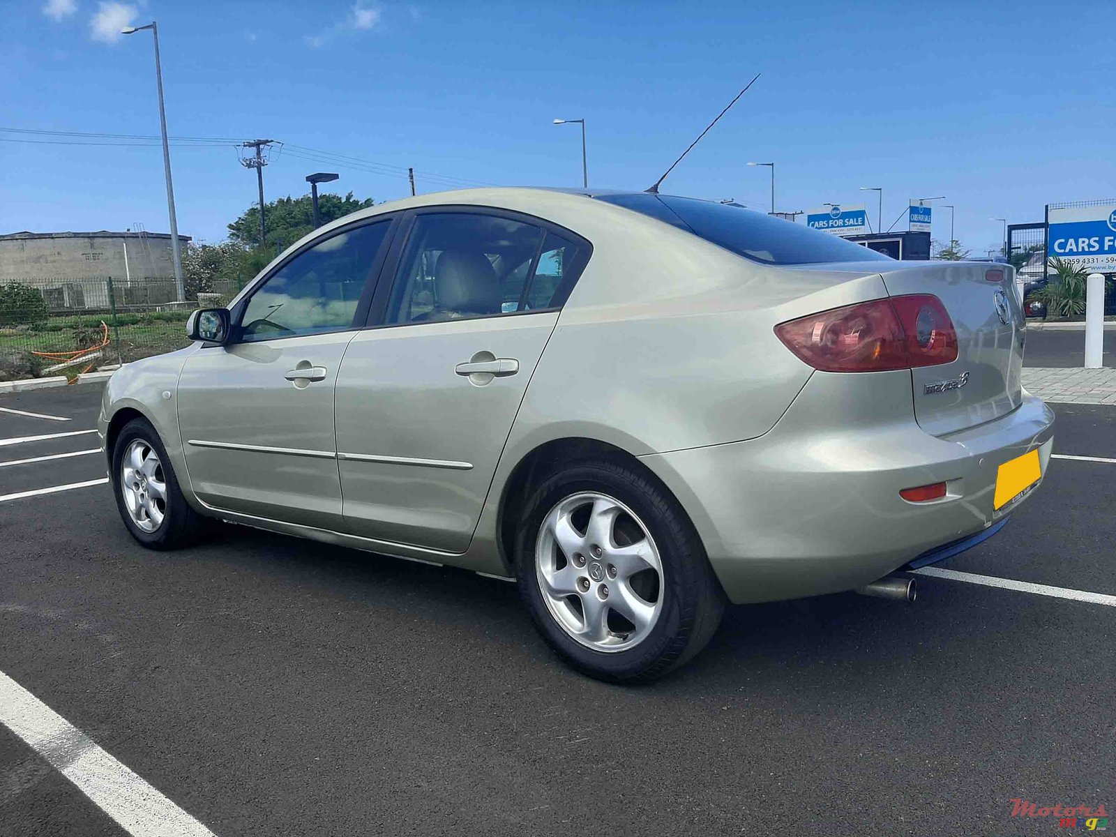 2004' Mazda 3 photo #2