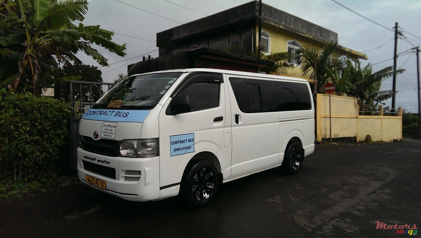 2010' Toyota hiace photo #2