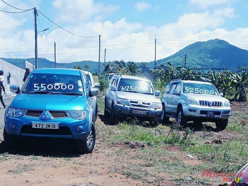 2003' Mitsubishi Pajero photo #1