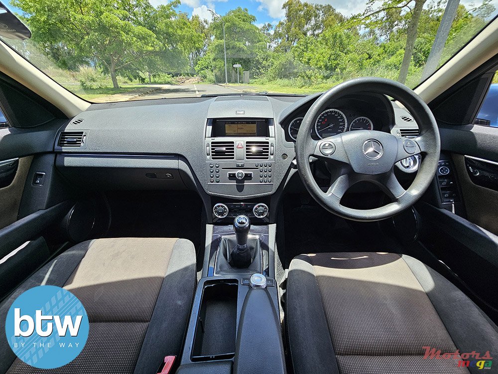 2011' Mercedes-Benz C 180 Kompressor photo #7