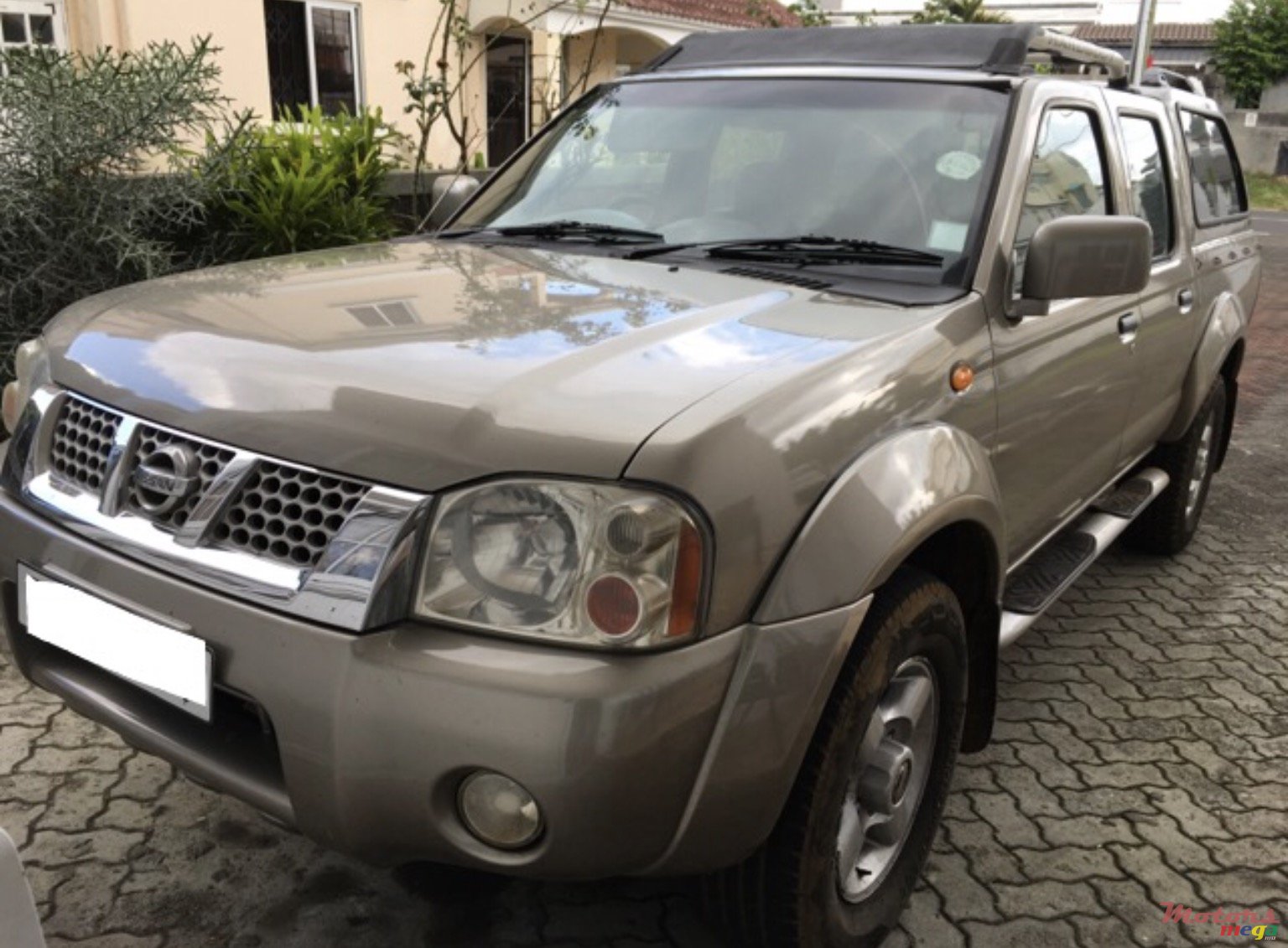 2004' Nissan photo #3