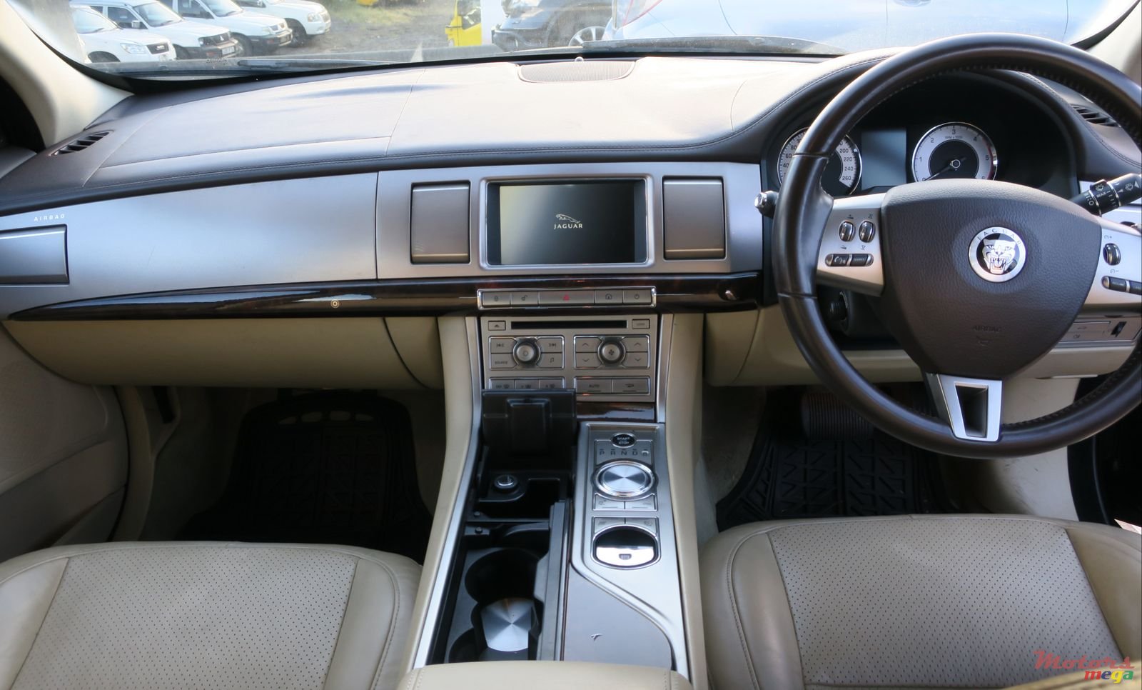 2010' Jaguar XF photo #3