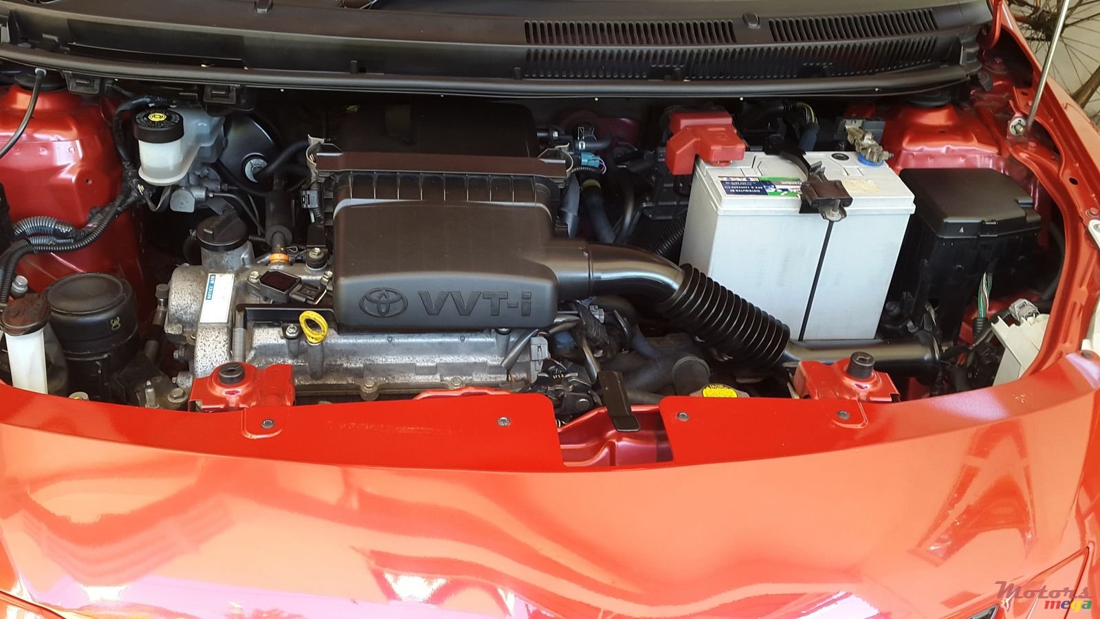 2011' Toyota Yaris Belta photo #2