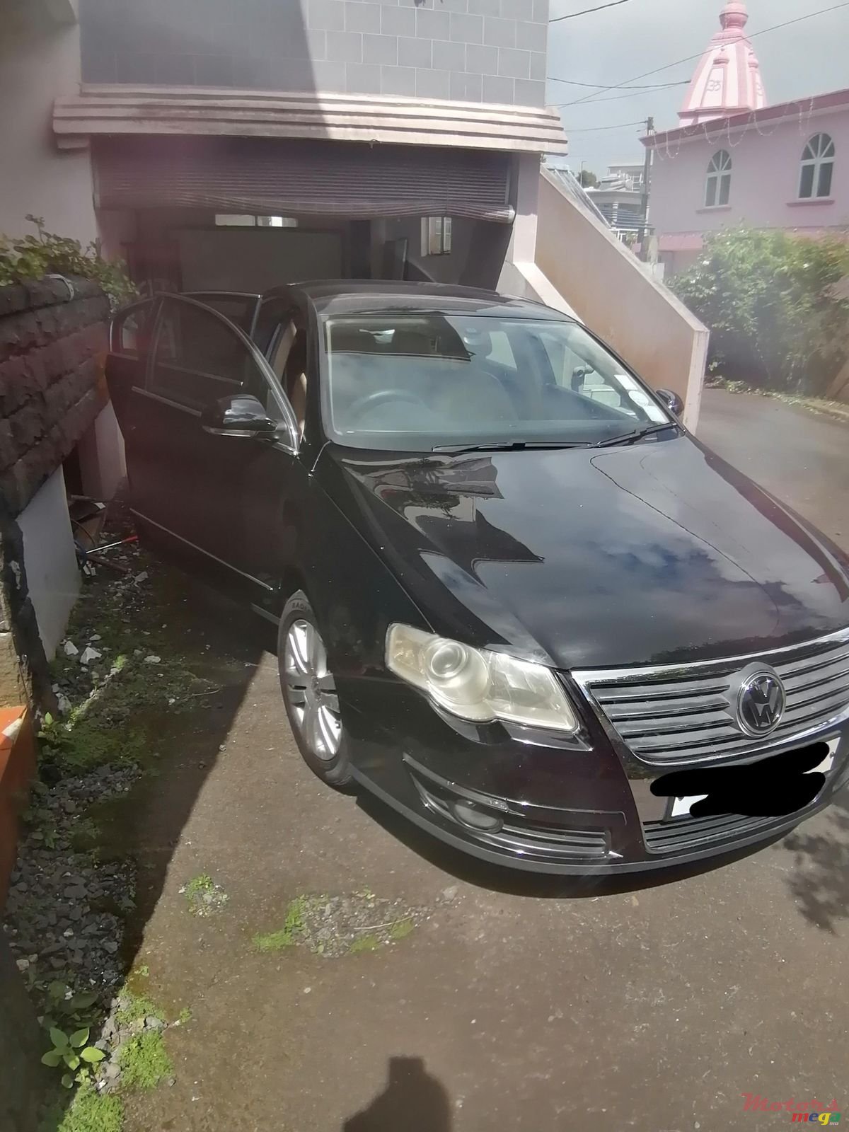 2009' Volkswagen Passat photo #3