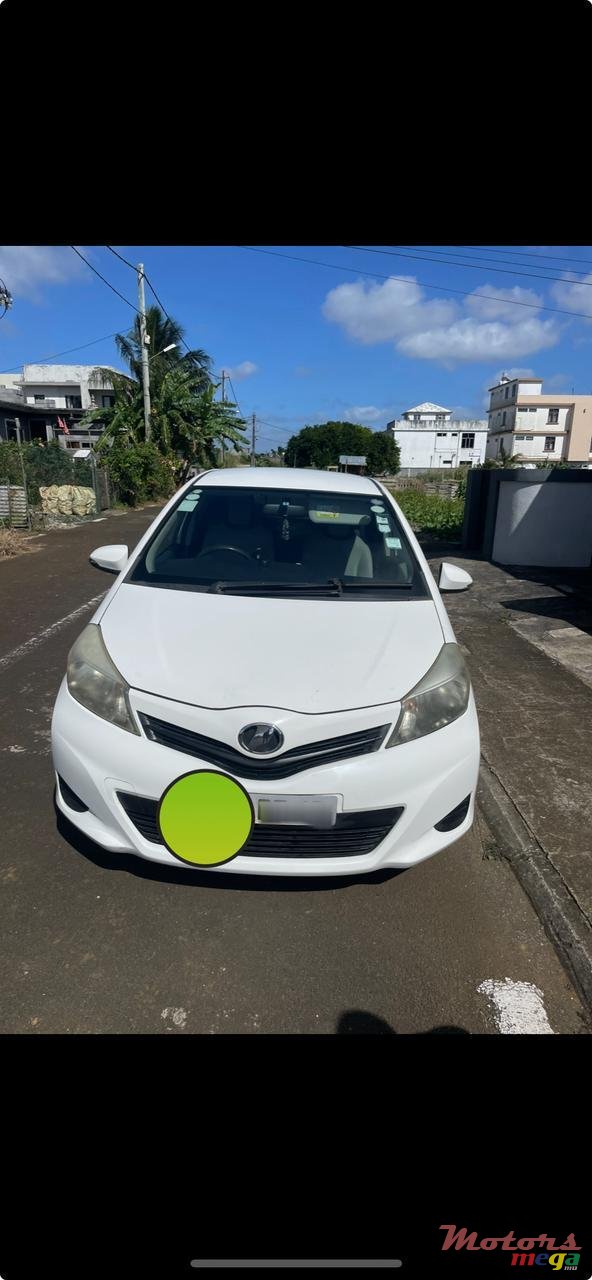 2013' Toyota Vitz photo #2