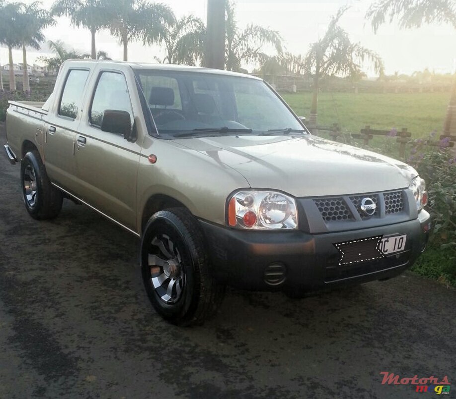 2010' Nissan Navara servicing lagence photo #1