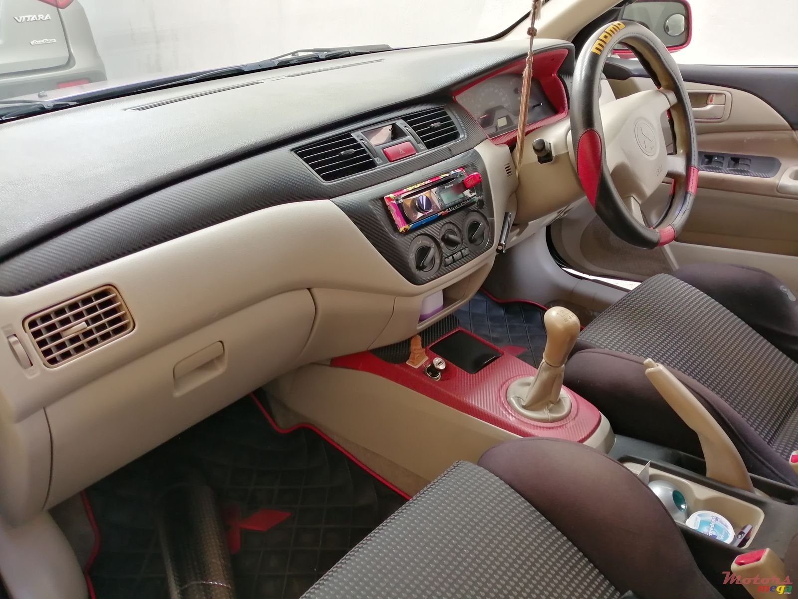 2004' Mitsubishi Lancer photo #5