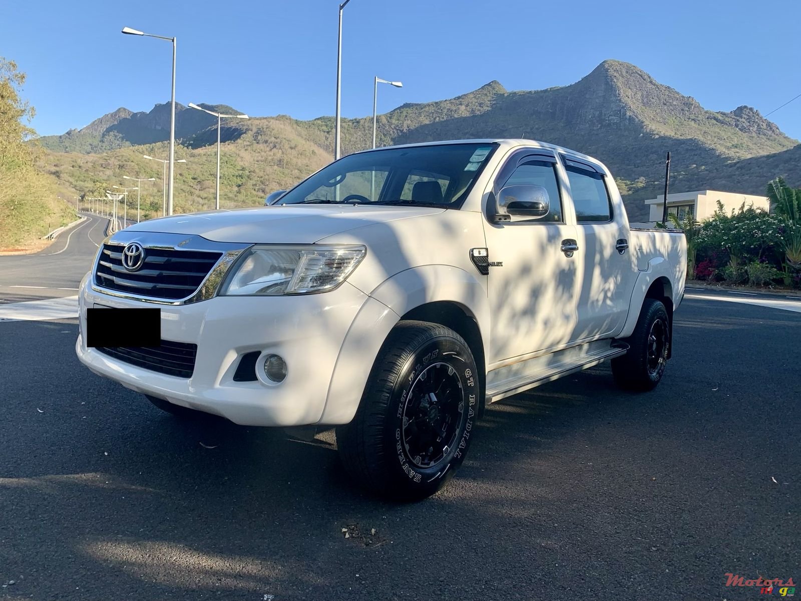 2013' Toyota Hilux 4x4 2.5 T photo #1