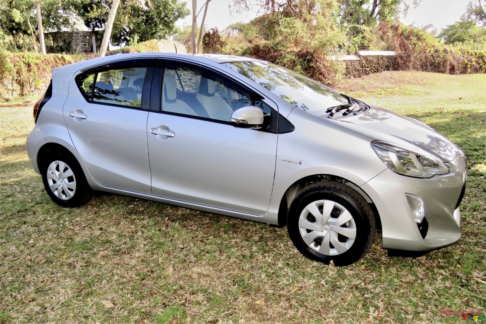 2016' Toyota Aqua photo #1