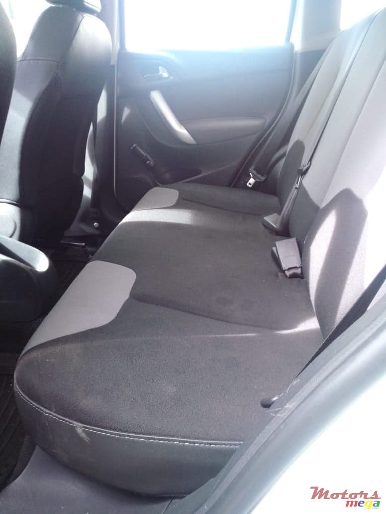 2010' Citroen C3 photo #7