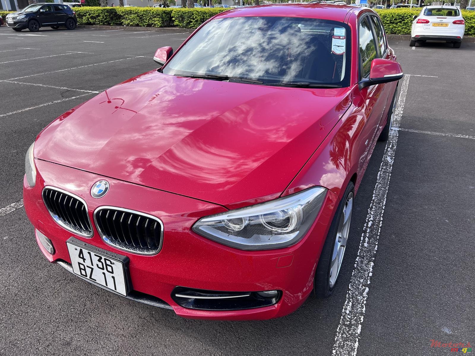 2011' BMW 1 Series photo #1