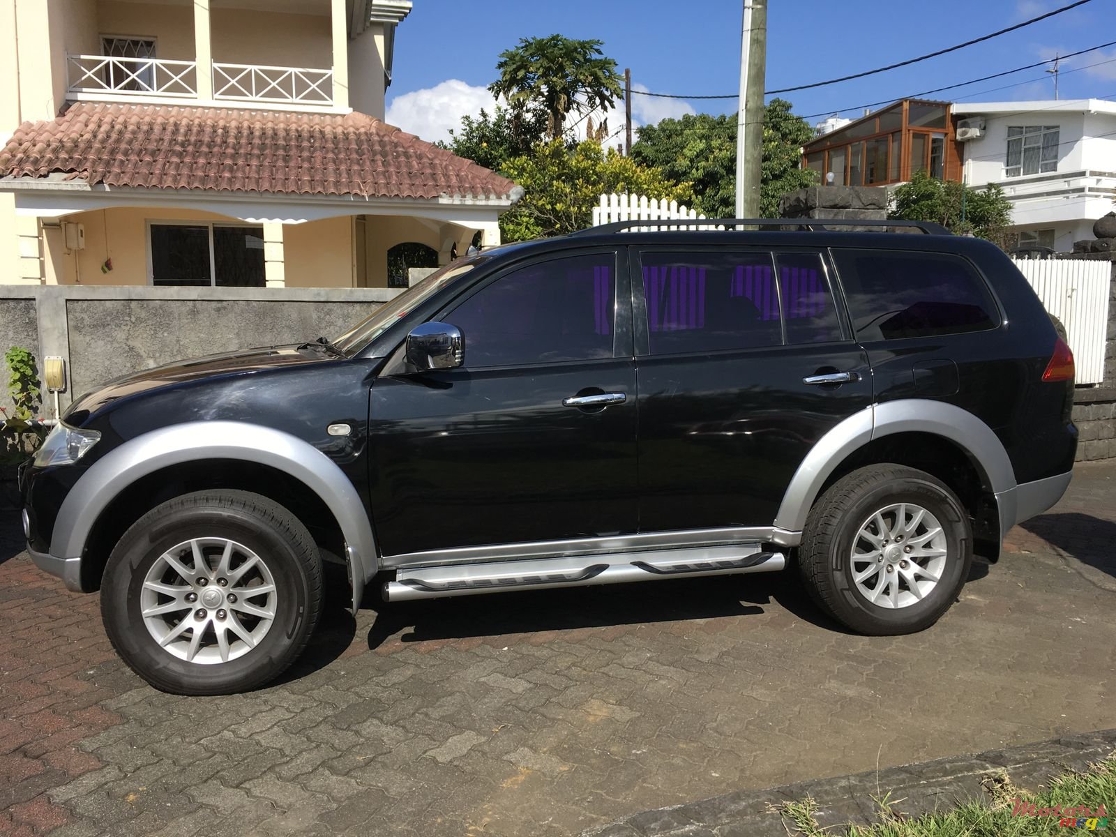 2009' Mitsubishi Pajero Sport photo #1