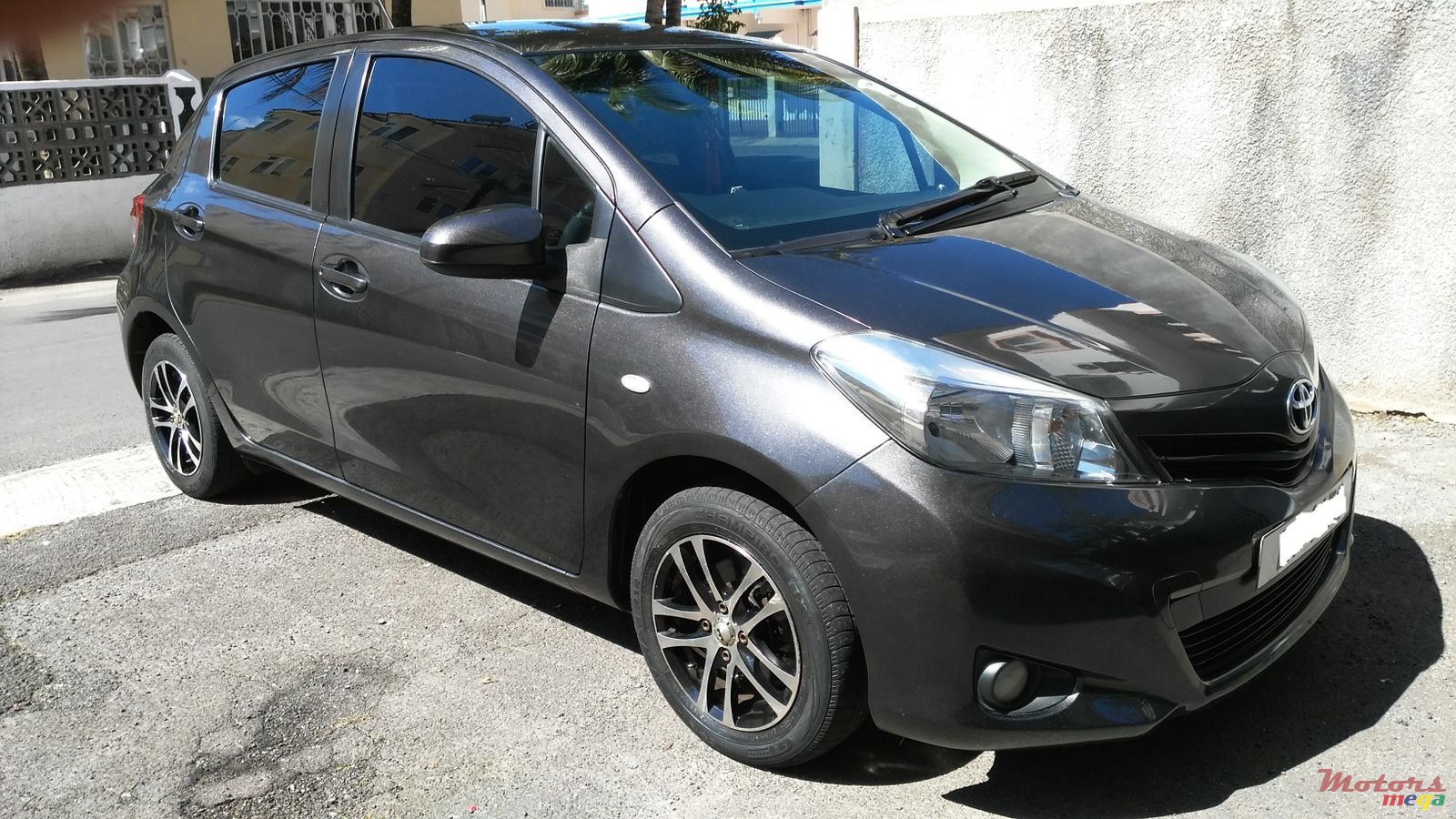 2012' Toyota Yaris photo #1