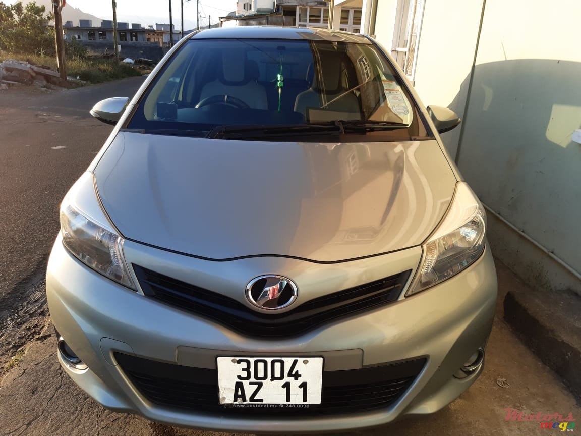 2011' Toyota Vitz Original photo #6