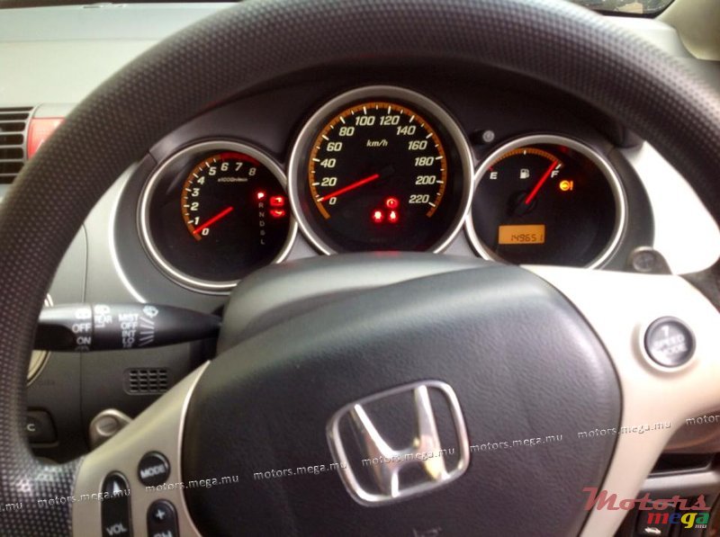 2006' Honda Jazz photo #2