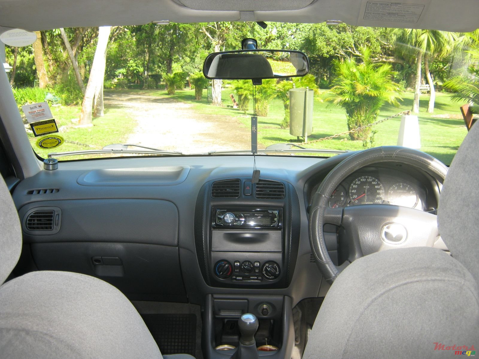 2001' Mazda 323 photo #7