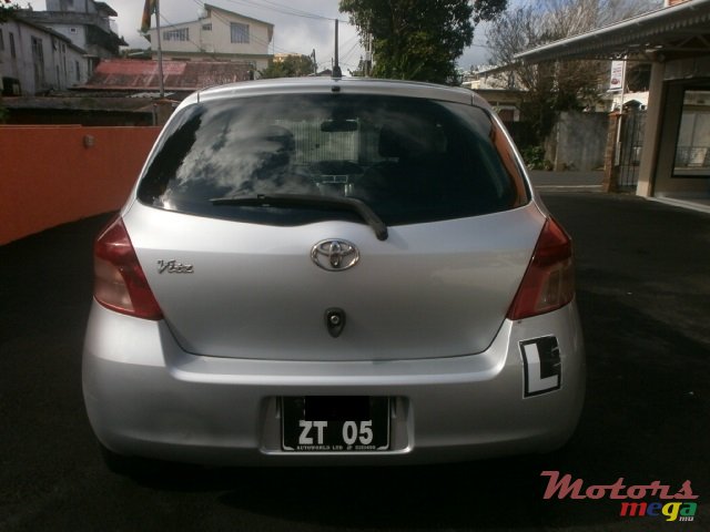 2005' Toyota Vitz photo #3