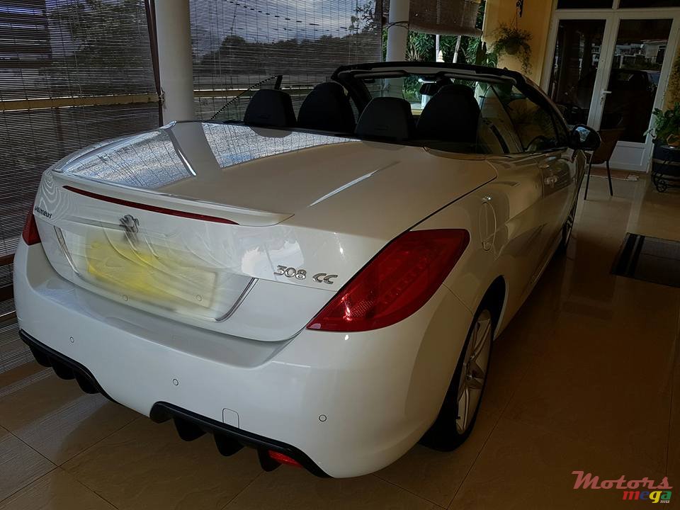 2011' Peugeot 308 photo #2