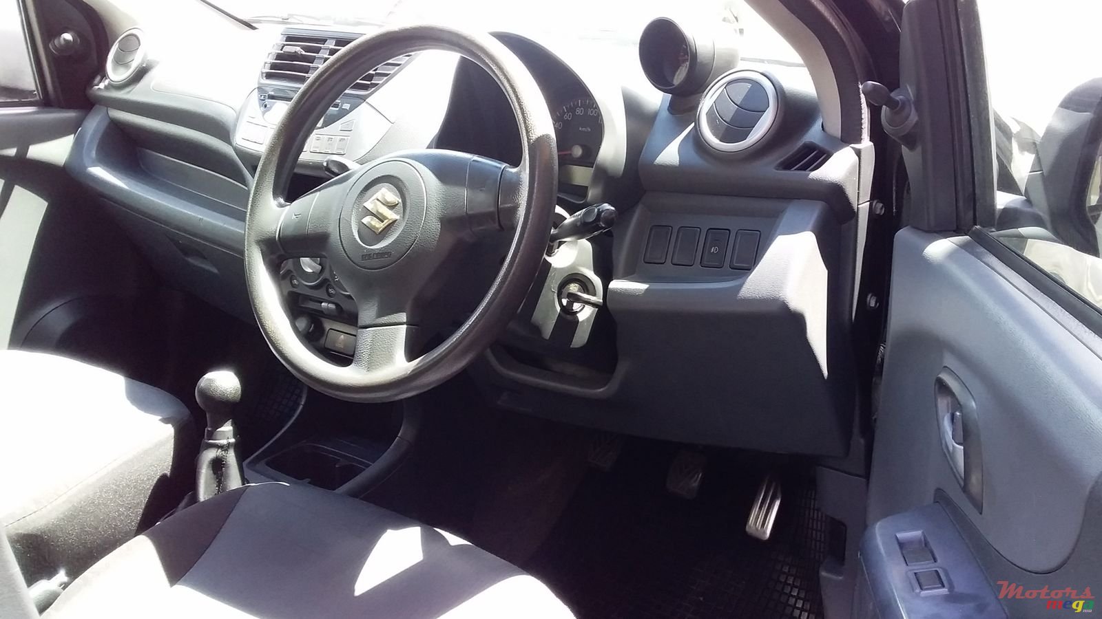 2013' Suzuki Celerio photo #3