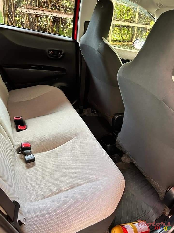 2013' Toyota Yaris Dorigin photo #4