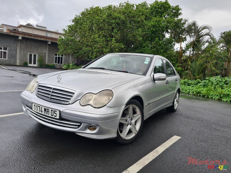 2005' Mercedes-Benz C180 automatic photo #4