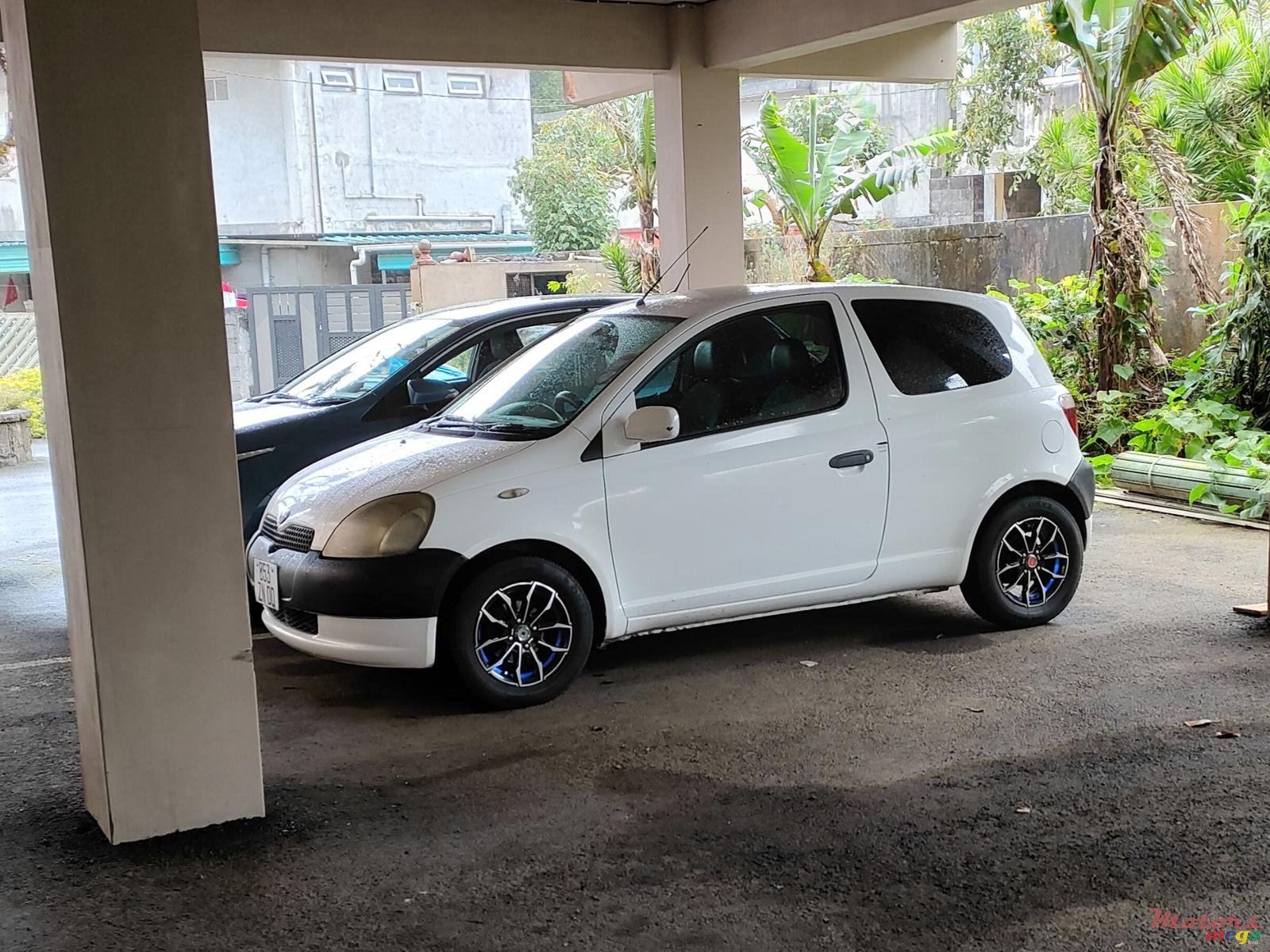 2000' Toyota Vitz photo #2